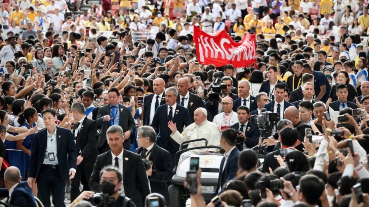 El Papa Francisco celebra la última misa de su 45° Viaje Apostólico a Asia y Oceanía en el Estadio Nacional “Sport Hub” de Singapur que, según datos, contó con más de 50.000 personas.