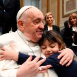 El Papa pide prevenir cualquier forma de abuso contra los niños