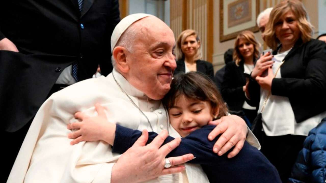 You are currently viewing El Papa pide prevenir cualquier forma de abuso contra los niños