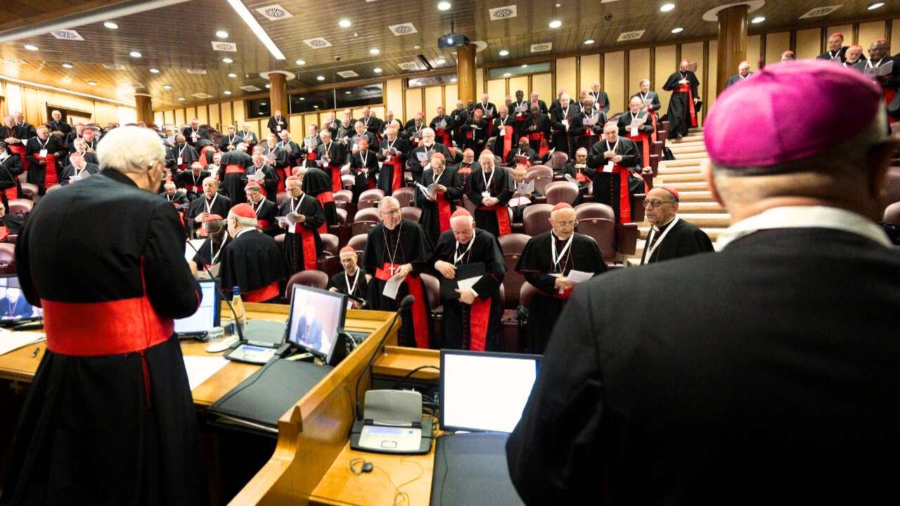 You are currently viewing Cardenales piden a los fieles intensificar la oración hacia el Cónclave
