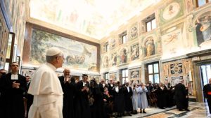 Read more about the article El Papa: Evangelizar educando y educar evangelizando