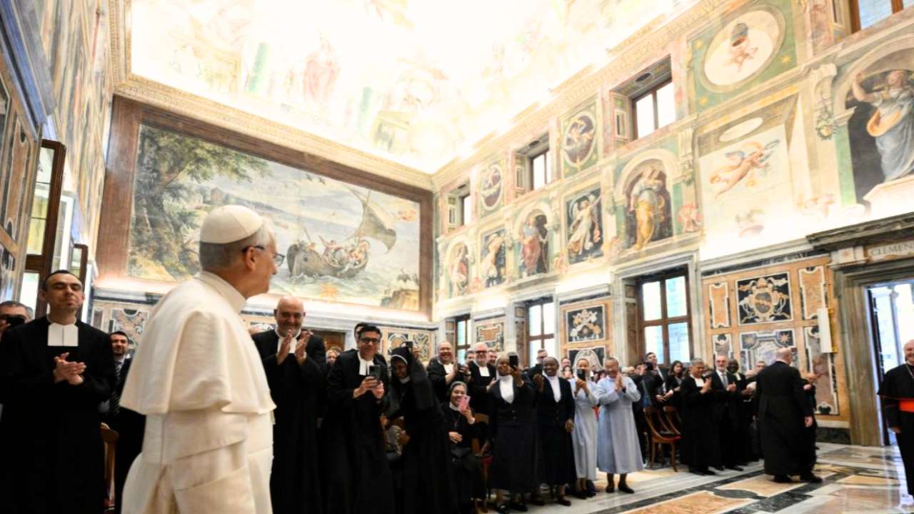 You are currently viewing El Papa: Evangelizar educando y educar evangelizando
