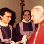 El padre Roberto se ordenaba sacerdote hace 43 años, a dos pasos del Vaticano
