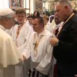 «La celebración de la misa salva al mundo hoy»: Papa a los monaguillos
