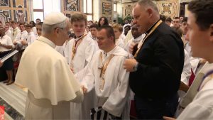 Read more about the article «La celebración de la misa salva al mundo hoy»: Papa a los monaguillos