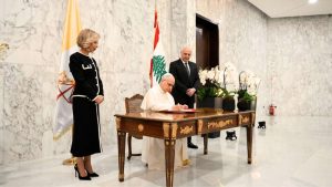 Read more about the article El Papa León XIV concluyó su visita a Turquía y abrió la etapa libanesa con llamados a la paz y al diálogo