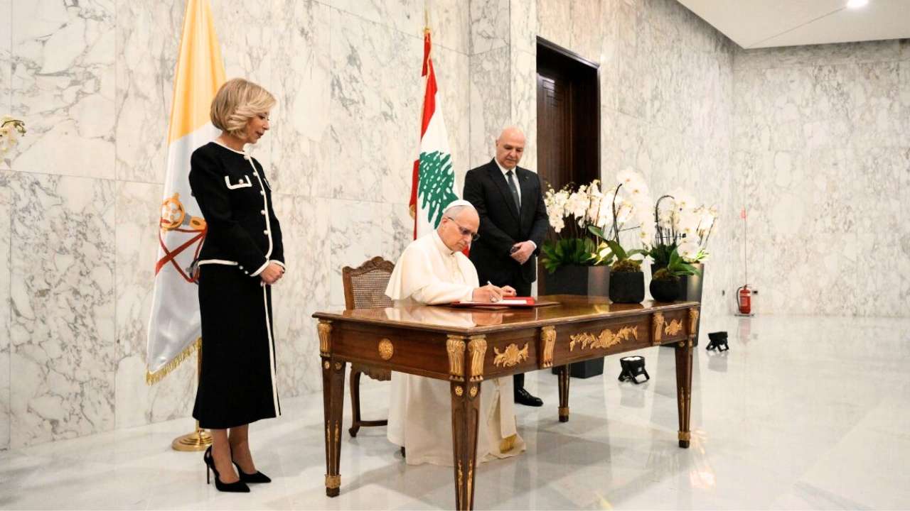 You are currently viewing El Papa León XIV concluyó su visita a Turquía y abrió la etapa libanesa con llamados a la paz y al diálogo