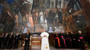 Read more about the article El Papa a los universitarios: sean artesanos de paz, el rearme enriquece a las élites