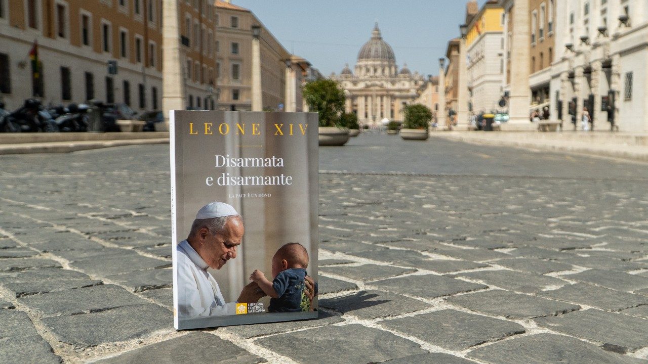 You are currently viewing León XIV publica un nuevo libro sobre la paz: “Desarmada y desarmante”