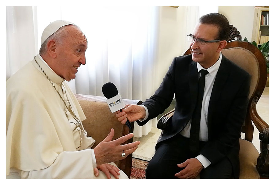 Noel Díaz tiene un encuentro con el Papa Francisco en la Casa Santa Marta en Roma.